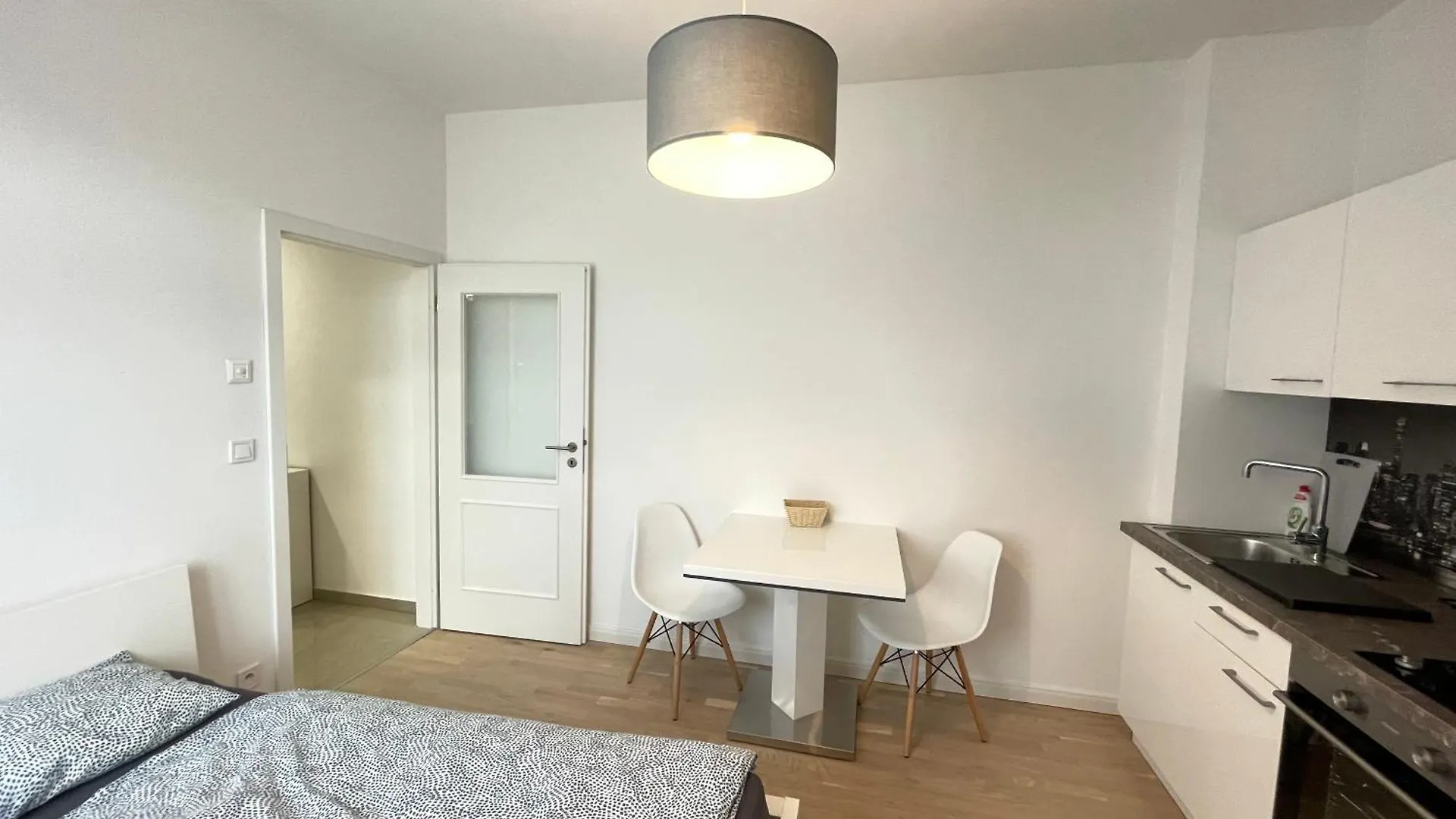 Wash Apartment On Metro Prague 1