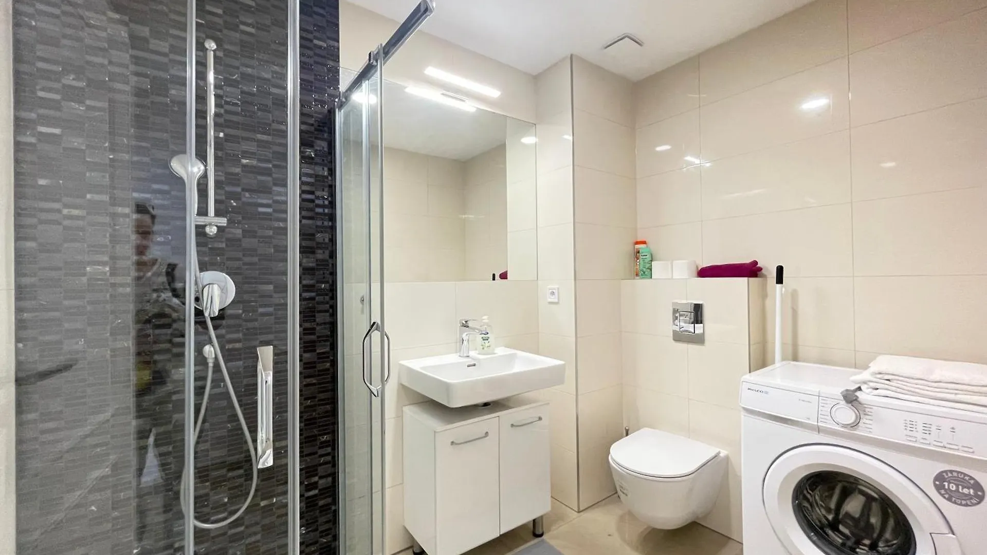 Wash Apartment On Metro Prague 1
